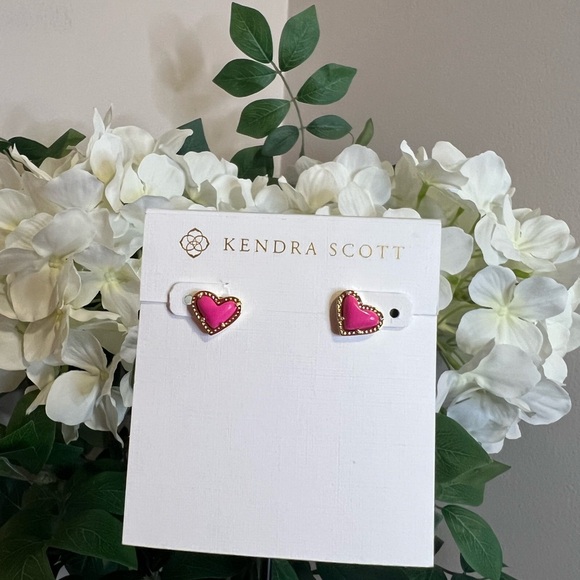 KENDRA SCOTT • ARI HEART STUD EARRINGS • GOLD NEON PINK • BRAND NEW - Picture 1 of 4